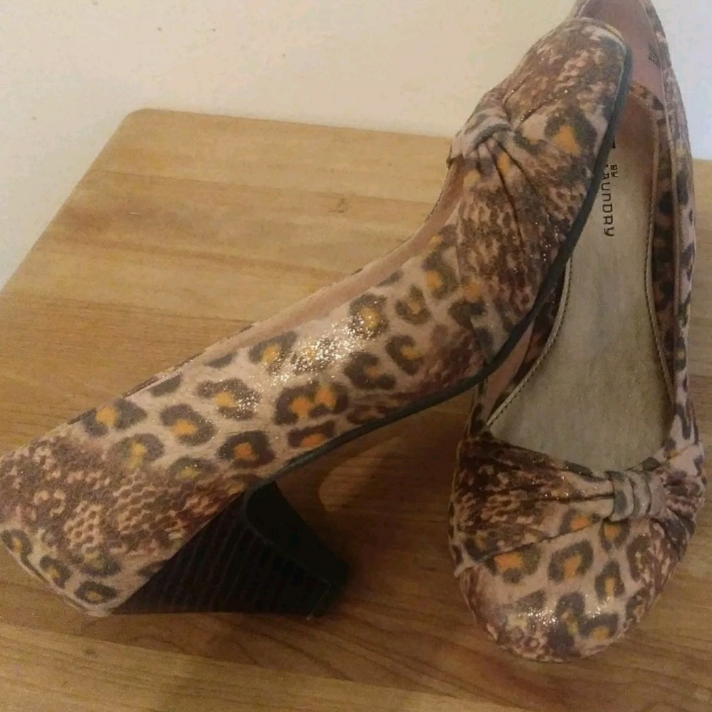 C.L. by Laundry Size 9.5 Med Sparkle Cheetah Print